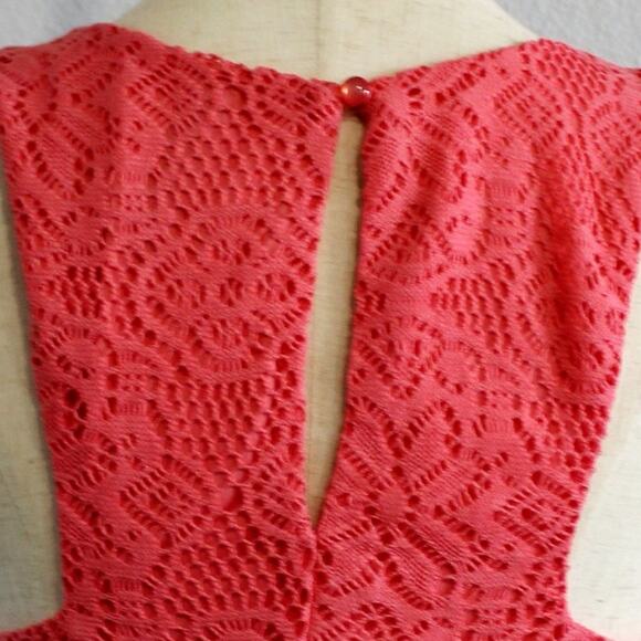 RNB Pink Laser Cut Sleeveless Blouse Size S Lined Inside High Low Style - Picture 6 of 6